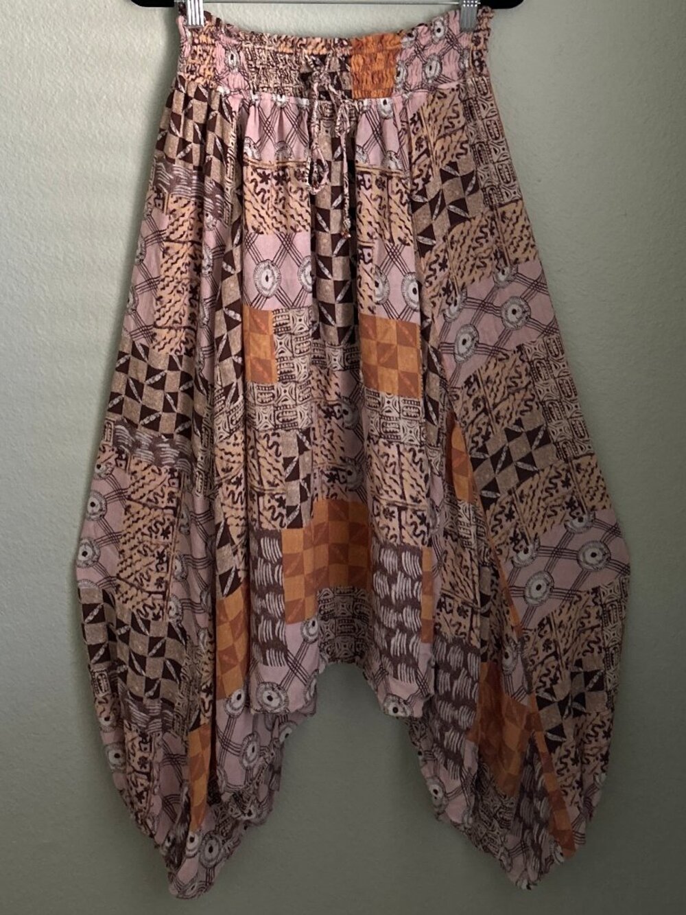 FREE PEOPE ~ PRINT HAREM PANTS ~ BEADED TIES ~ S / P